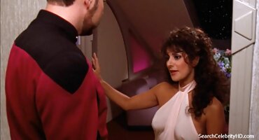 ghế sex Tài xế Xe sex gái vú to Buýt Sofia Lee cung cấp cho hành khách.